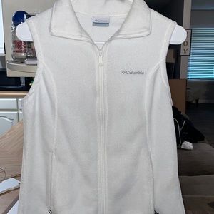 Small white Columbia vest